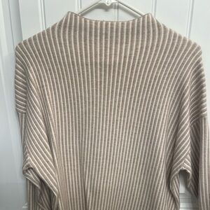 NEUTRAL STRIPPED KNIT WOMENS TOP. Soft versatile . Cute w jeans or leggings. L